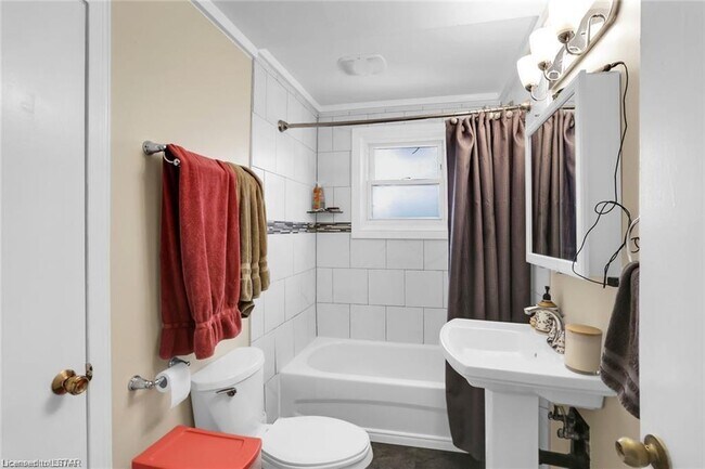 Photo - 329 Salisbury St