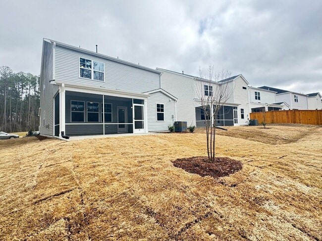 Photo - Single Family 4 Bedroom 3 Bathroom for Rent - Guest Bedroom Down