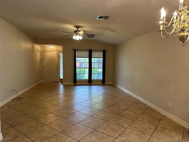 Photo - 706 Luke Ln