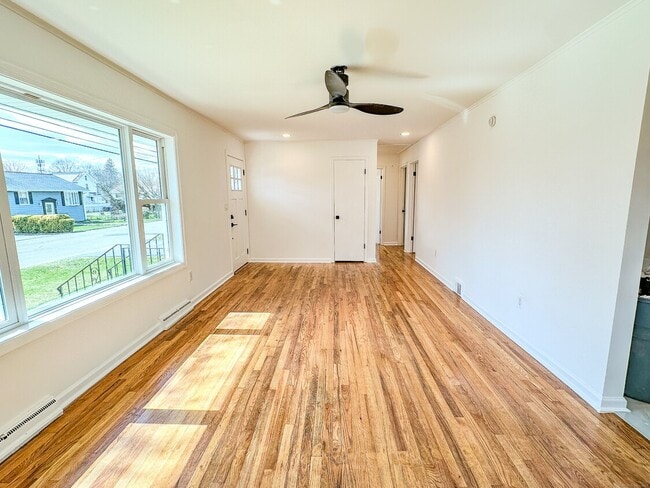 Photo - 52 Dewey St