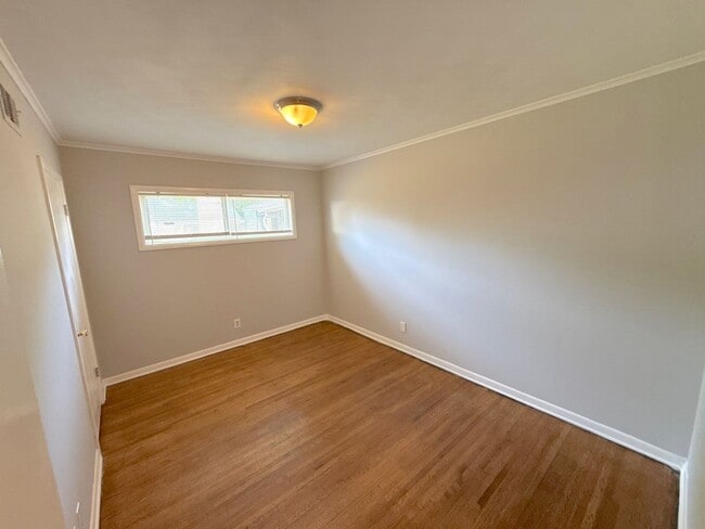 Photo - 1871 Cornelia Ln