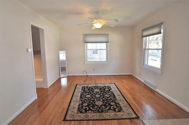 Photo - 906 Sylvan Ave Unit 01