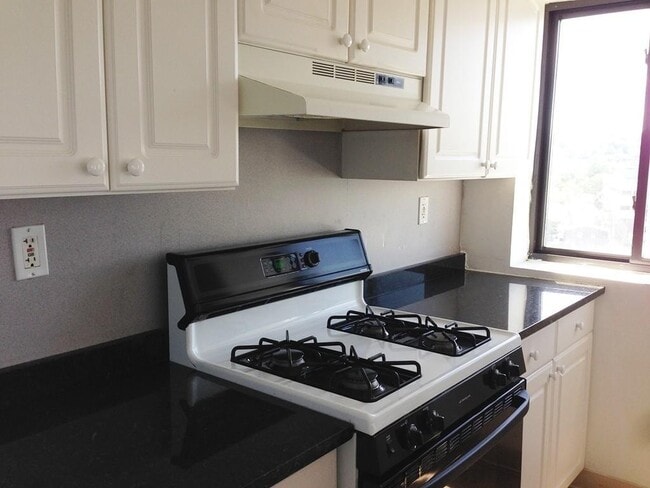 Photo - 15 N Beacon St Unidad 1003