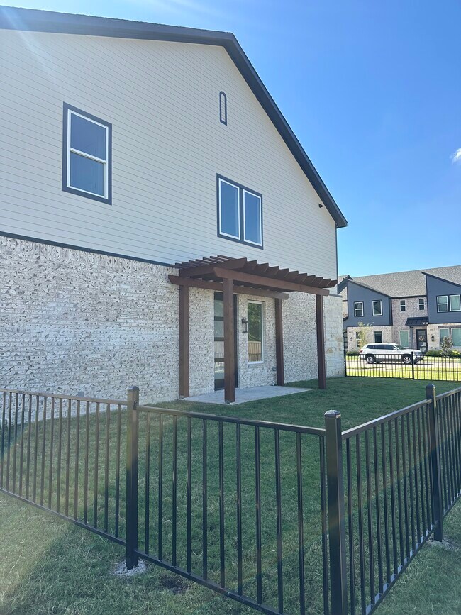 Photo - 8926 Lowell St