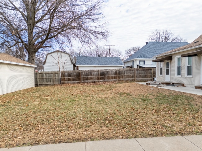 6604 Ballard Ave