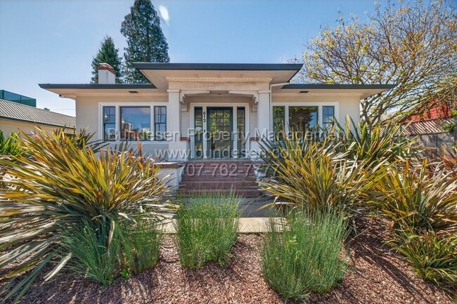 Building Photo - 612 Petaluma Blvd S