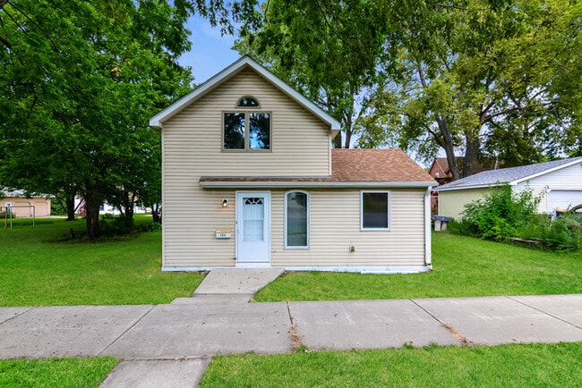 Building Photo - 123 4th Ave E