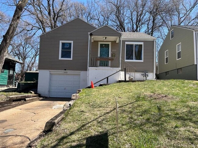 Building Photo - Spacious Two Bedroom!