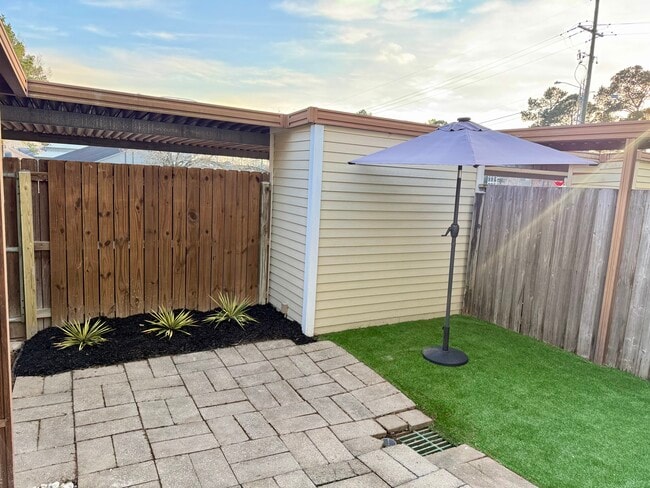 Photo - 9949 Siegen Ln