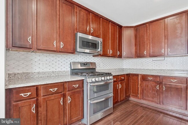Building Photo - 703 Skippers Ln
