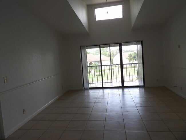 Photo - 728 Sunny Pine Way Unidad C3
