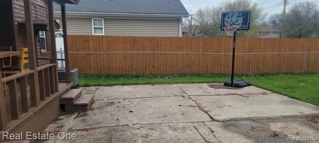 Photo - 25364 Blair St