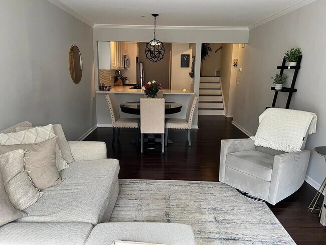 Photo - 253 Riveredge Dr