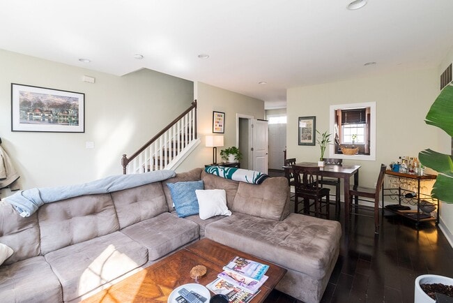 Photo - Three Bed Graduate Hospital Home