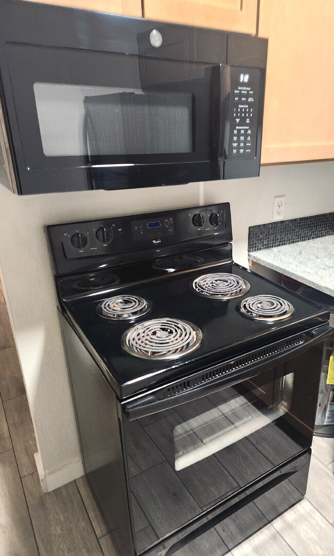 Photo - GCU Students Welcome! Updated 2-Bedroom Unit For Lease Unit 3