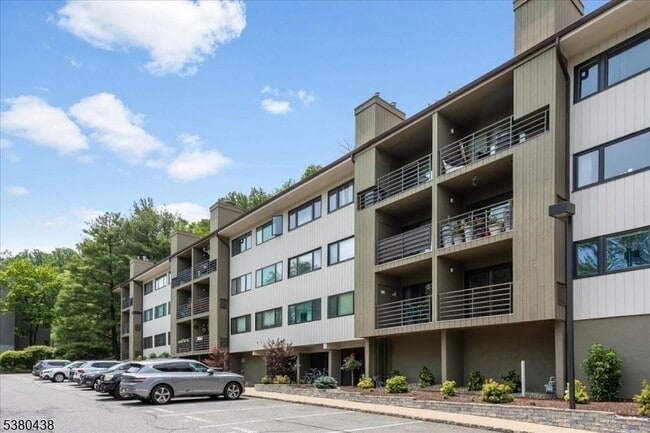 Photo - 41 Mt Kemble Ave