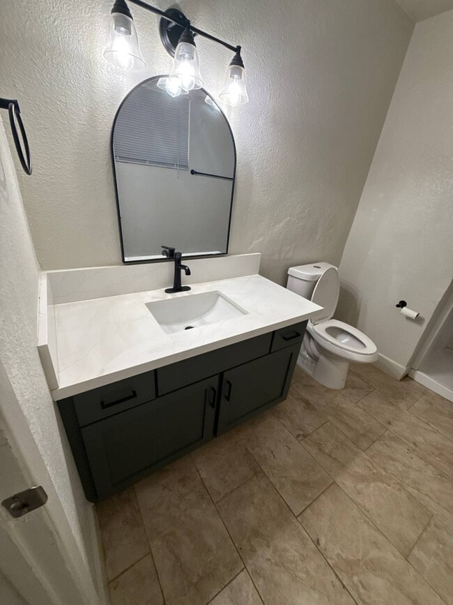 Photo - 807 Castaic Ave