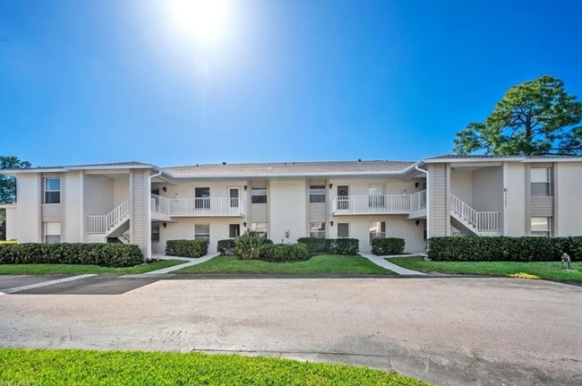 Building Photo - Charming 2 Bed 2 Bath Condo in Naples COMING SOON