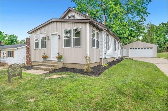 Building Photo - 2332 Cooledge Ave