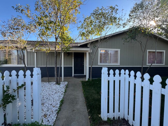 3 Bedroom Home In West Redding - LOTS OF U... - 3 Bedroom Home In West Redding - LOTS OF U...