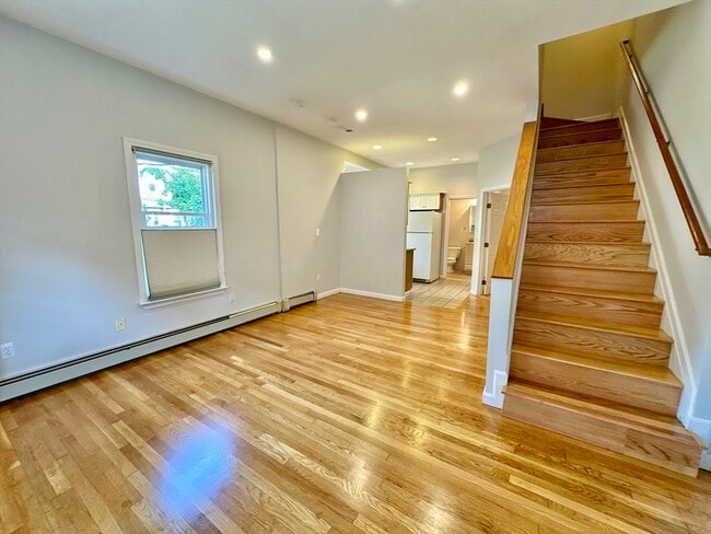 Building Photo - 294 Chestnut Ave Unit 1