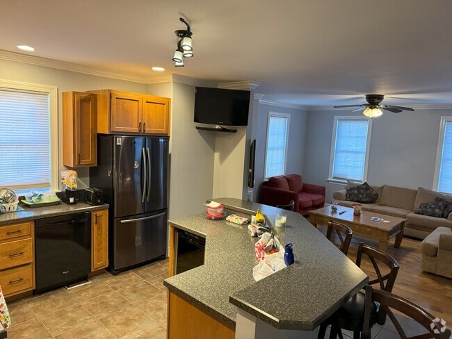 Building Photo - 457 N Spring St Unit Student Housing BR #1 Rental