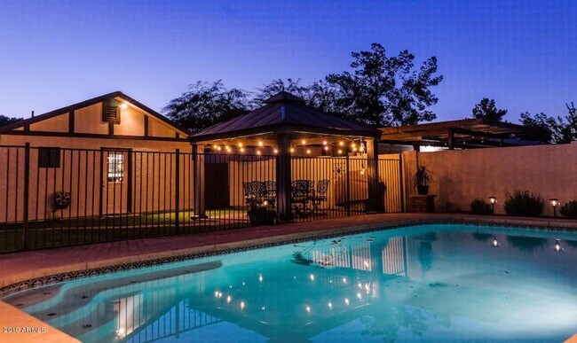 Photo - HUGE House In Tempe Close to ASU