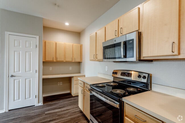 1BR, 1BA - 756SF