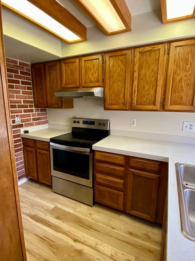 Photo - Sunlight and Stylish 3 Bedroom Townhouse by Wonderland Lake