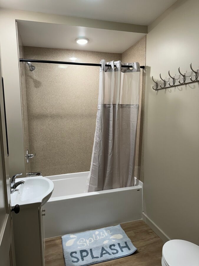 Photo - 405 N Victor St