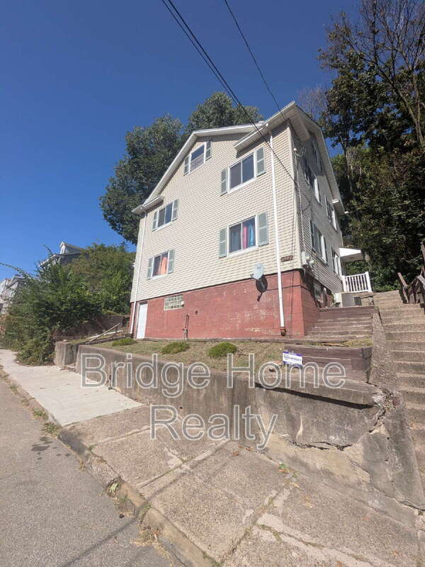 Building Photo - 2404 S 18th St Unit 2