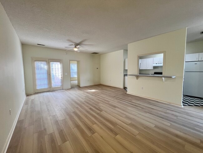 Photo - 1600 Sturdivant Dr