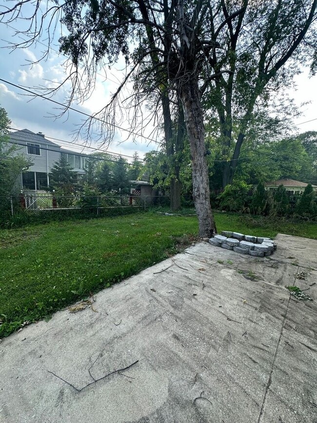 Photo - 923 W 187th St