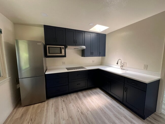Building Photo - 7840 Valentine Ave