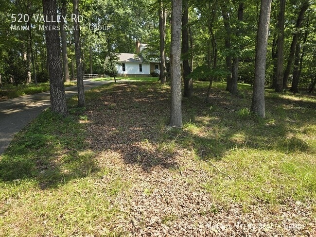 Building Photo - 520 Valley Rd