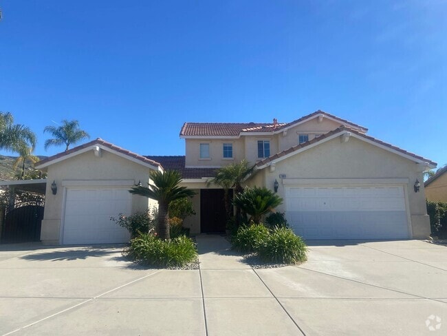 Building Photo - Spacious 4 Bedroom 3 Bath Home in East Hig...