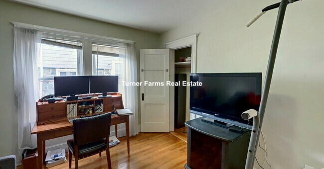 Photo - 18 Bond St Unit 1