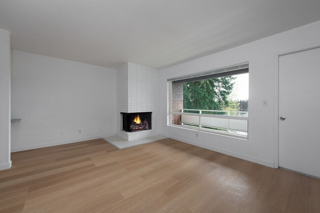Photo - Top-Floor 2bed/1bath Apartment in Prime Redmond Location! Unit B3