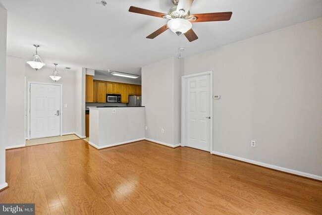 Building Photo - 801 S Greenbrier St Unit 215