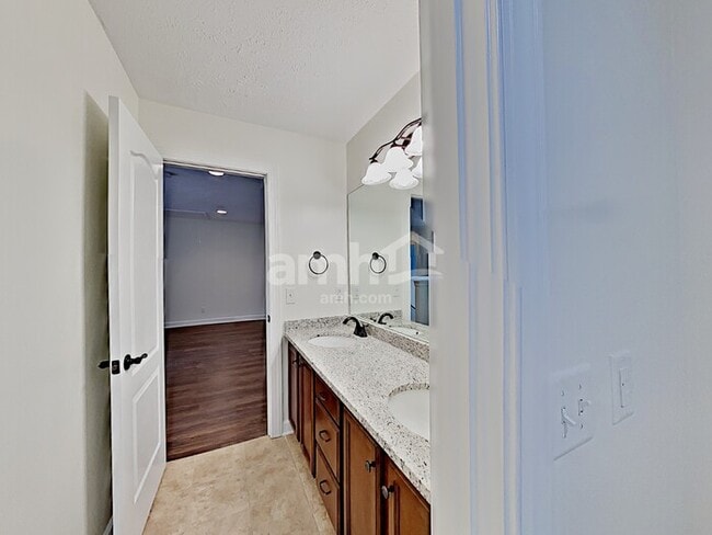 Building Photo - 6457 Sunnywood Dr Rental