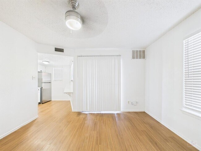 Photo - 2500 Burleson Rd Unidad 201