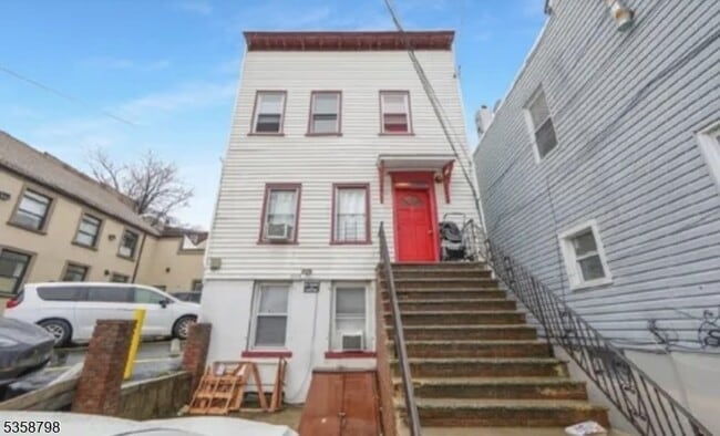 Building Photo - 22 Elm St Unit 22 Rental