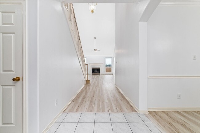 Photo - 304 Lago Vista St