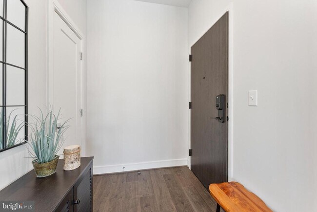 Photo - 635 Slaters Ln Unit 405