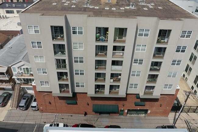 Building Photo - 318 54th St Unit 5B