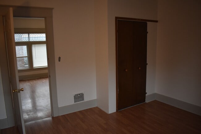 Bed - 547 W 5th St Unit West 5th 547