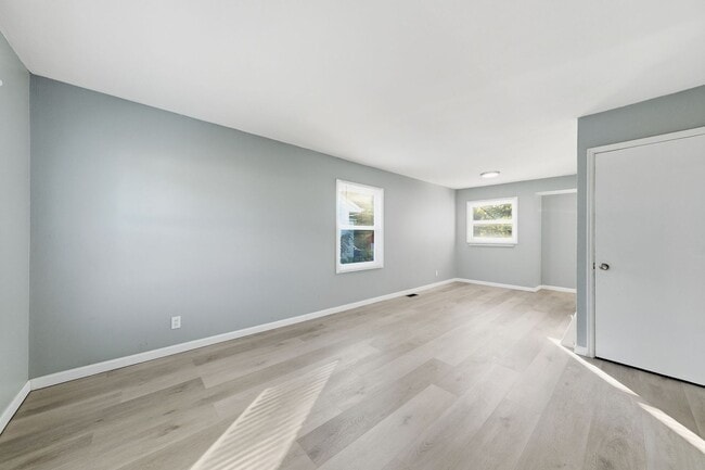 Photo - 224 Cameron Rd
