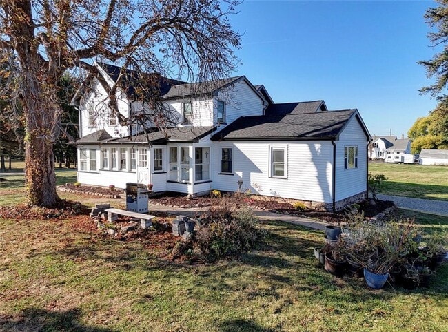 Photo - 958 Manitou Rd