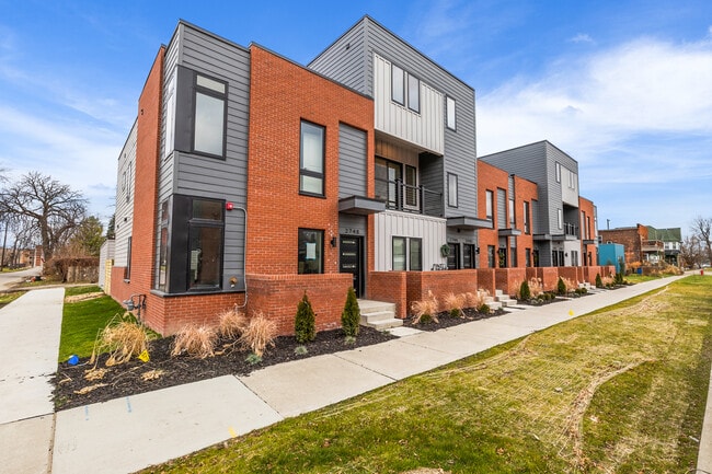 Photo - 2732 Harrison St Unit #0