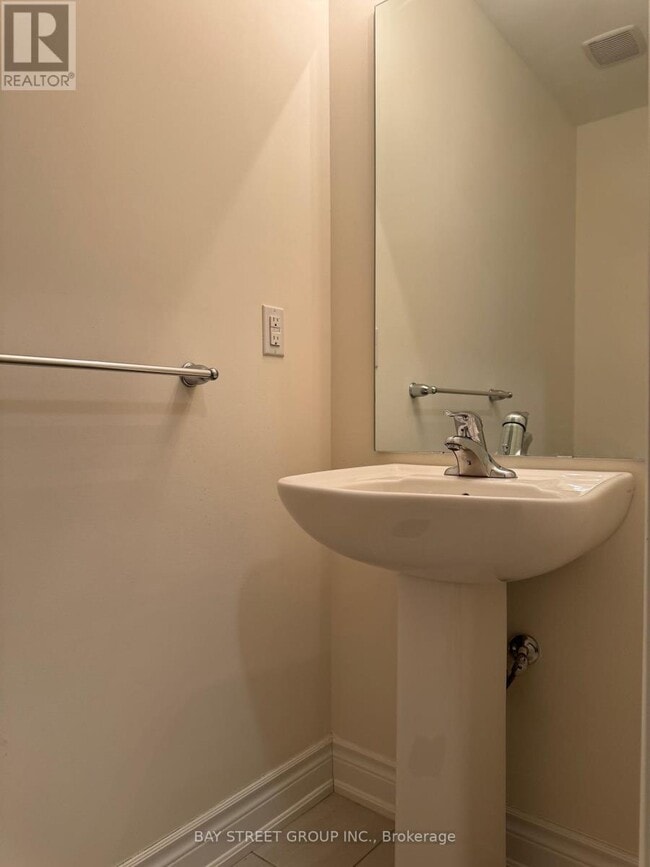 Photo - 370 Kirkham Dr